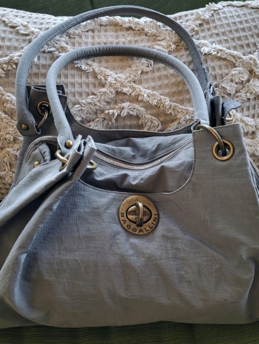 Baggallini Large Gray Nylon Shoulder Bag Turnlock Stud Accents Travel Bag